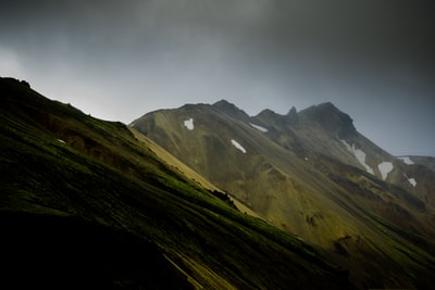 雾天青山景观摄影